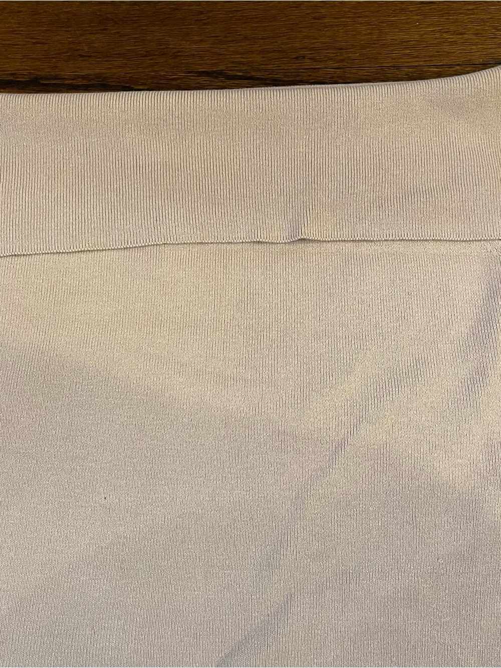 Off-Shoulder White Ribbed Crop Top - Picture 4 of 4
